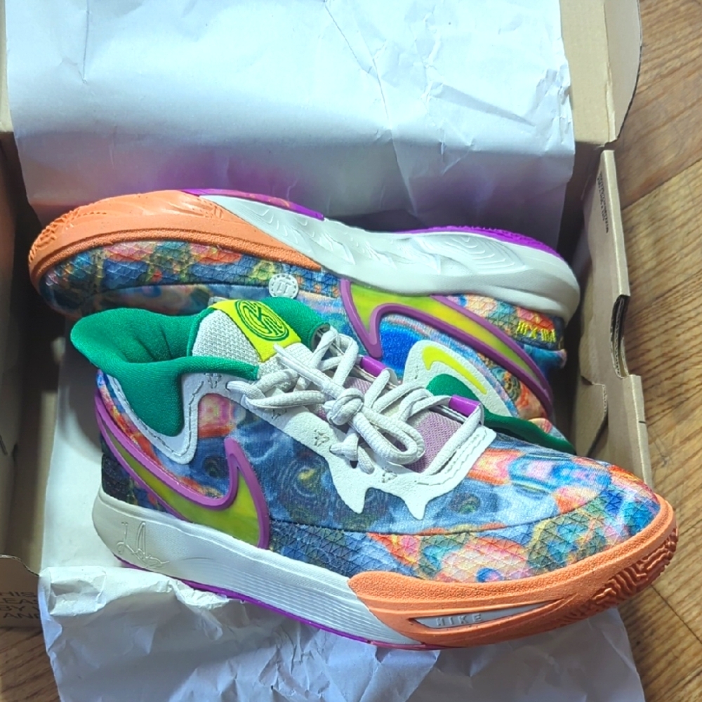 Nike Kyrie 8 GO - Yellow Strike Circle Of Life - GS Kids Size 7 ( DQ8076-011 )